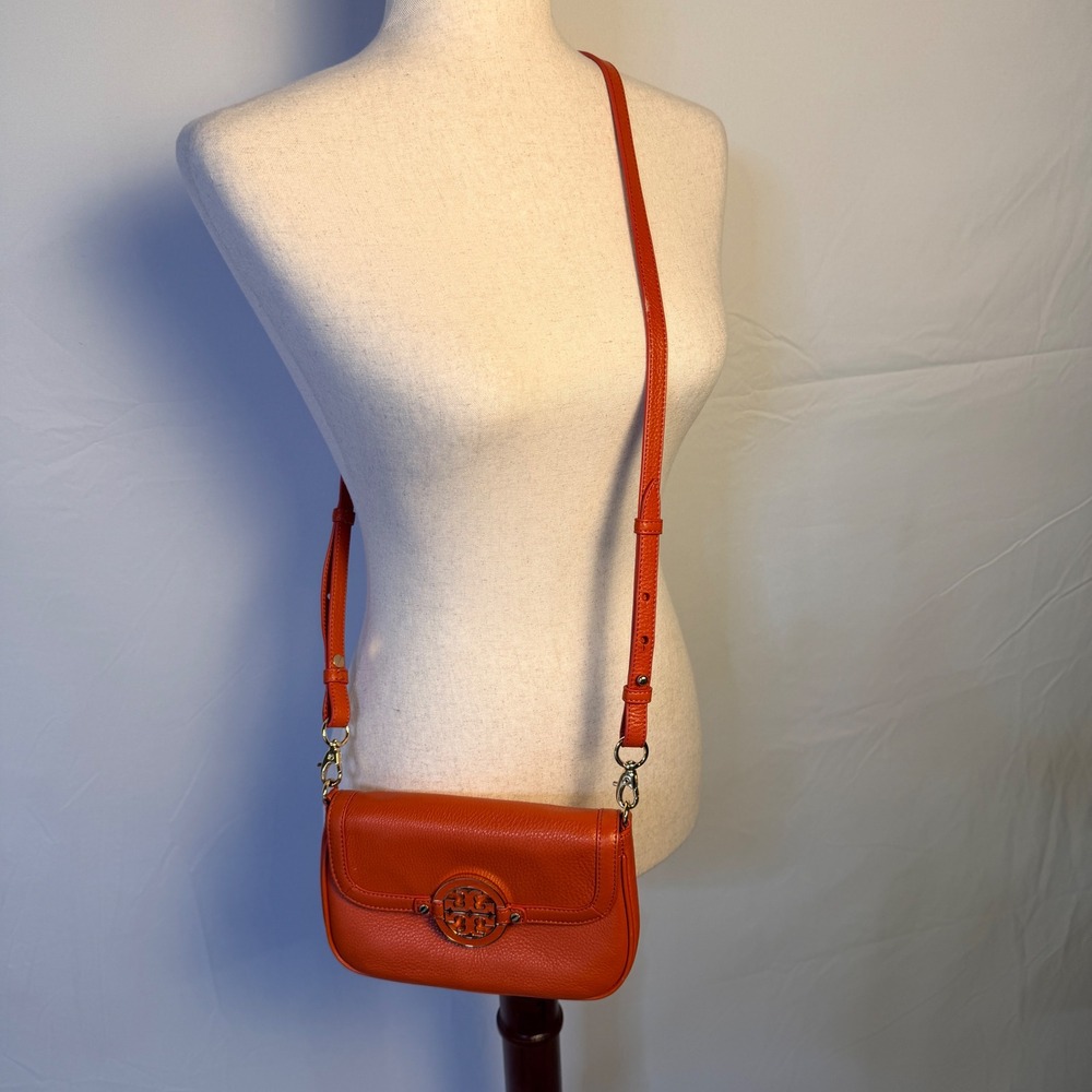 Vgt. Tory Burch Amanda Orange‎ Pebbled Leather Crossbody Bag Gold Logo Medallion